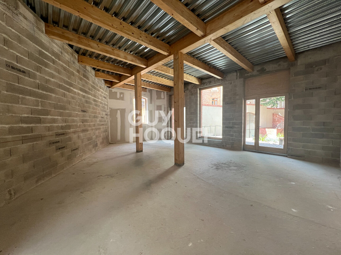 OPPORTUNITE RARE - Atelier d'artiste à usage mixte  64,7 m2 