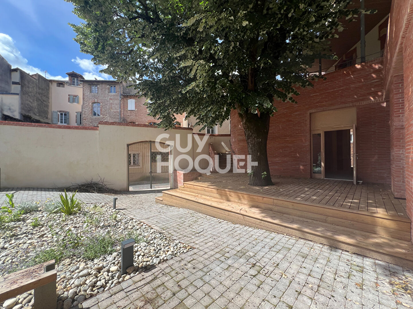 Local commercial  224,5 m2 en plein centre d'ALBI (Loyer Progressif par palier).