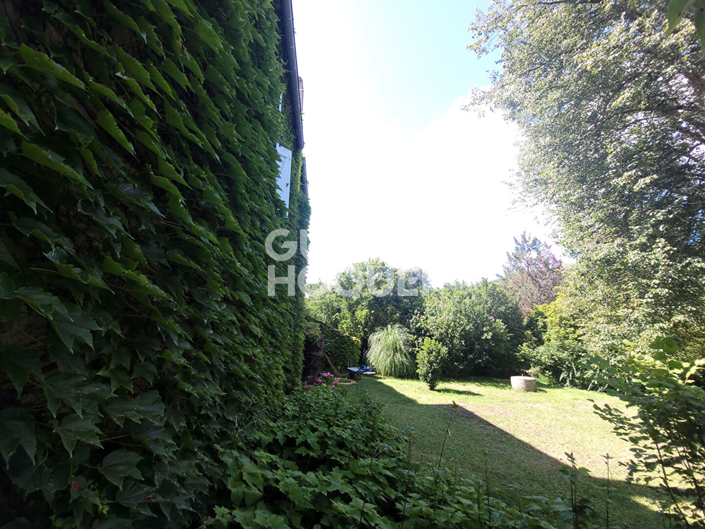 Maison en pierres, avec piscine, SALLES-SUR-CEROU!