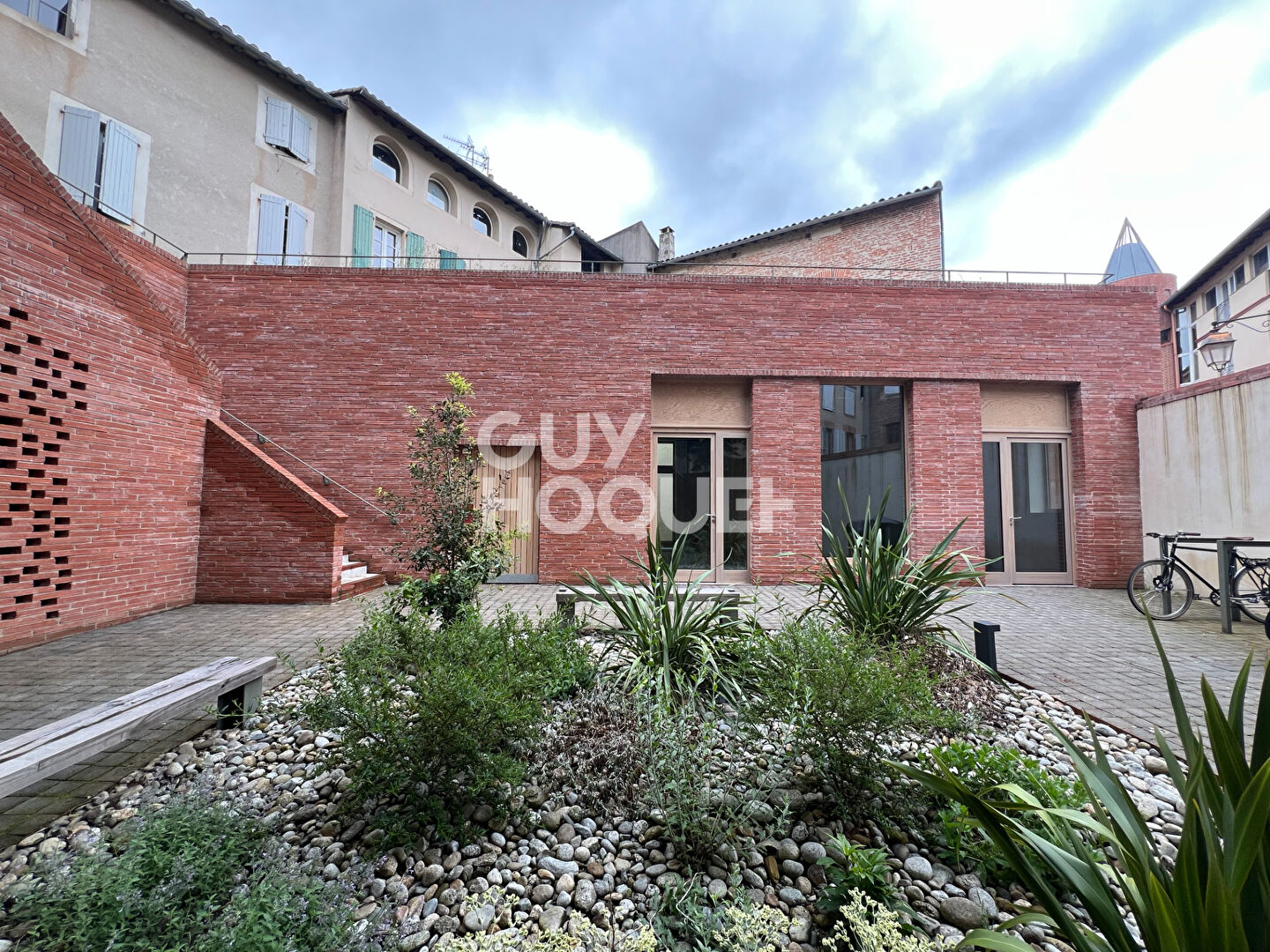 OPPORTUNITE RARE - Atelier d'artiste à usage mixte  64,7 m2 §