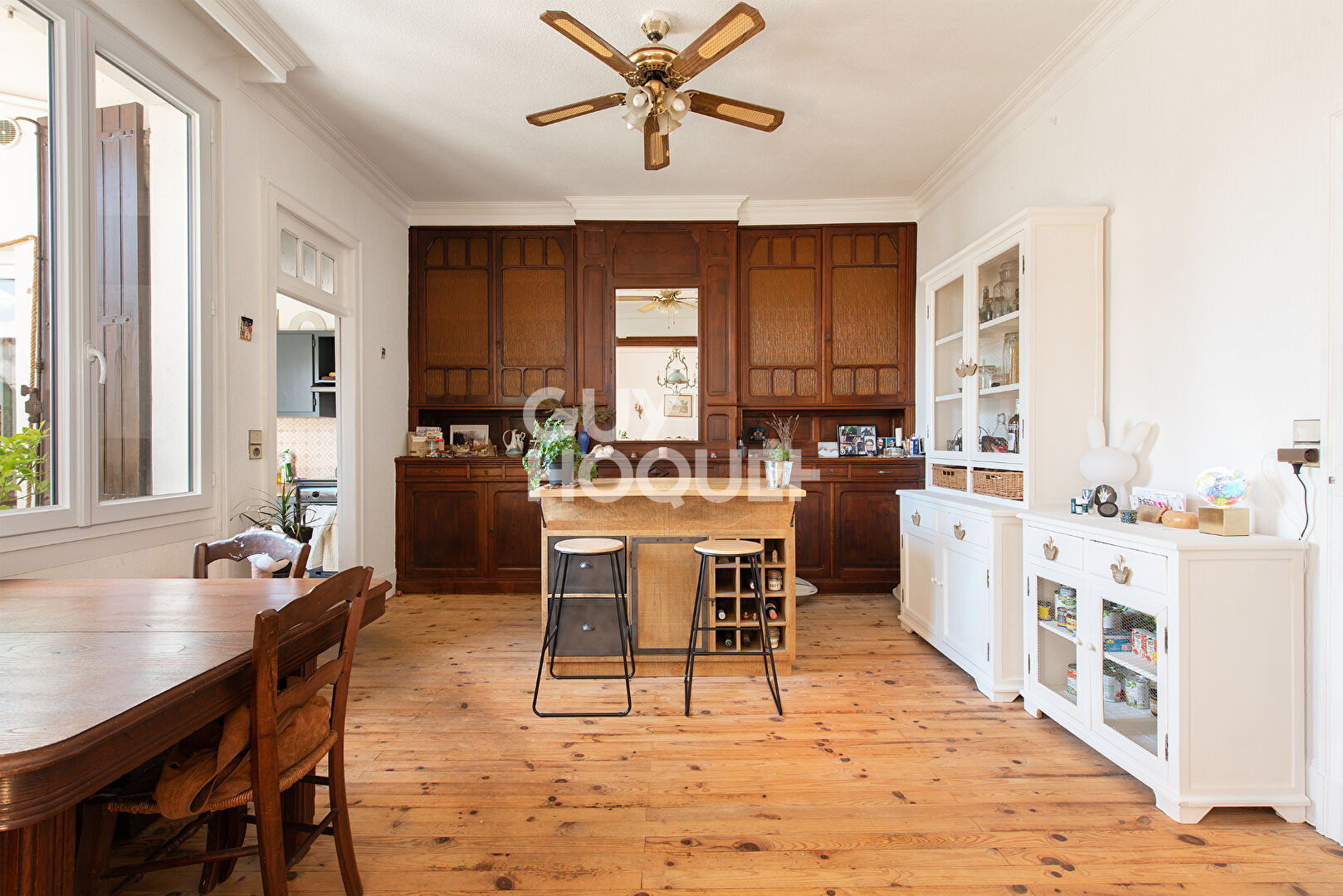 Maison - jardin - ascenseur - garages - terrasse - secteur prisé!