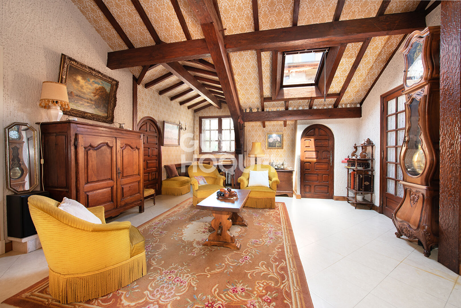 Maison - jardin - ascenseur - garages - terrasse - secteur prisé!