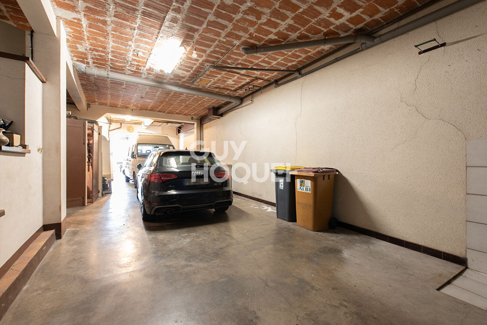 Maison - jardin - ascenseur - garages - terrasse - secteur prisé!