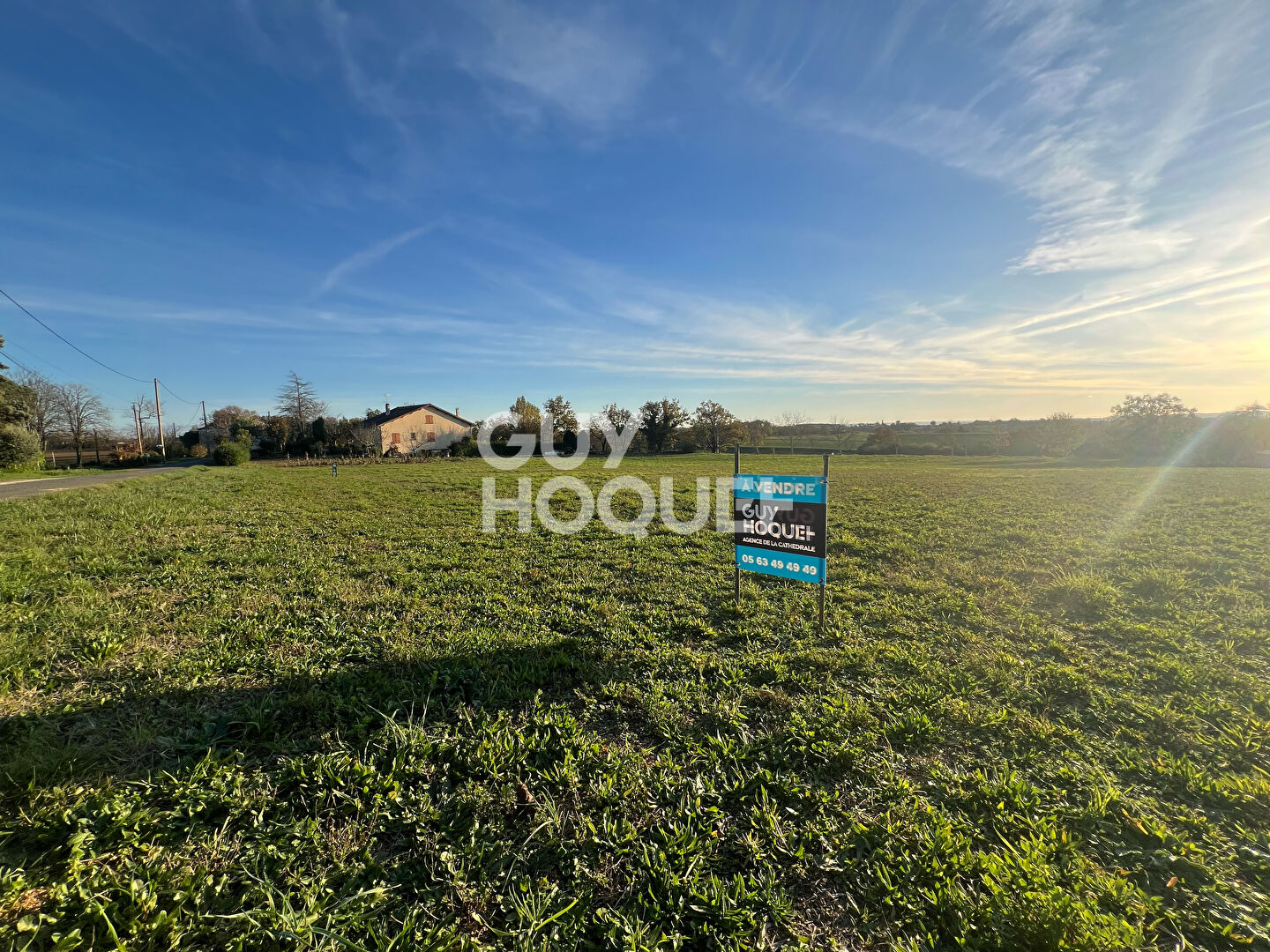 CARLUS - Terrain de 3319m² constructible.