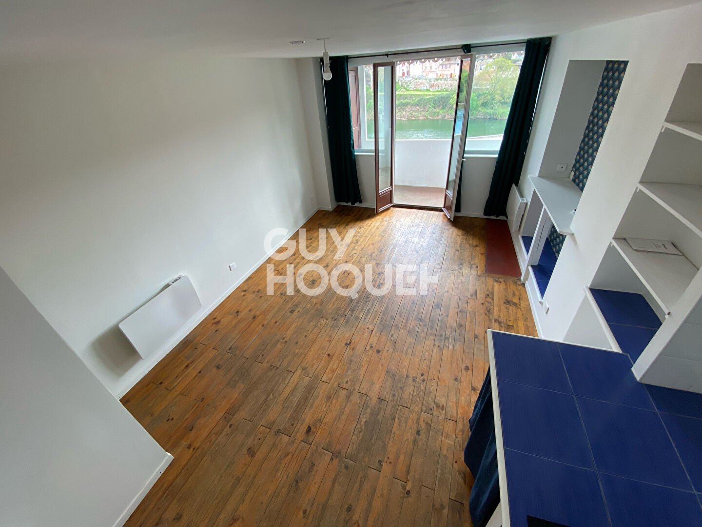 Appartement  2 pièce(s) + grenier aménageable!