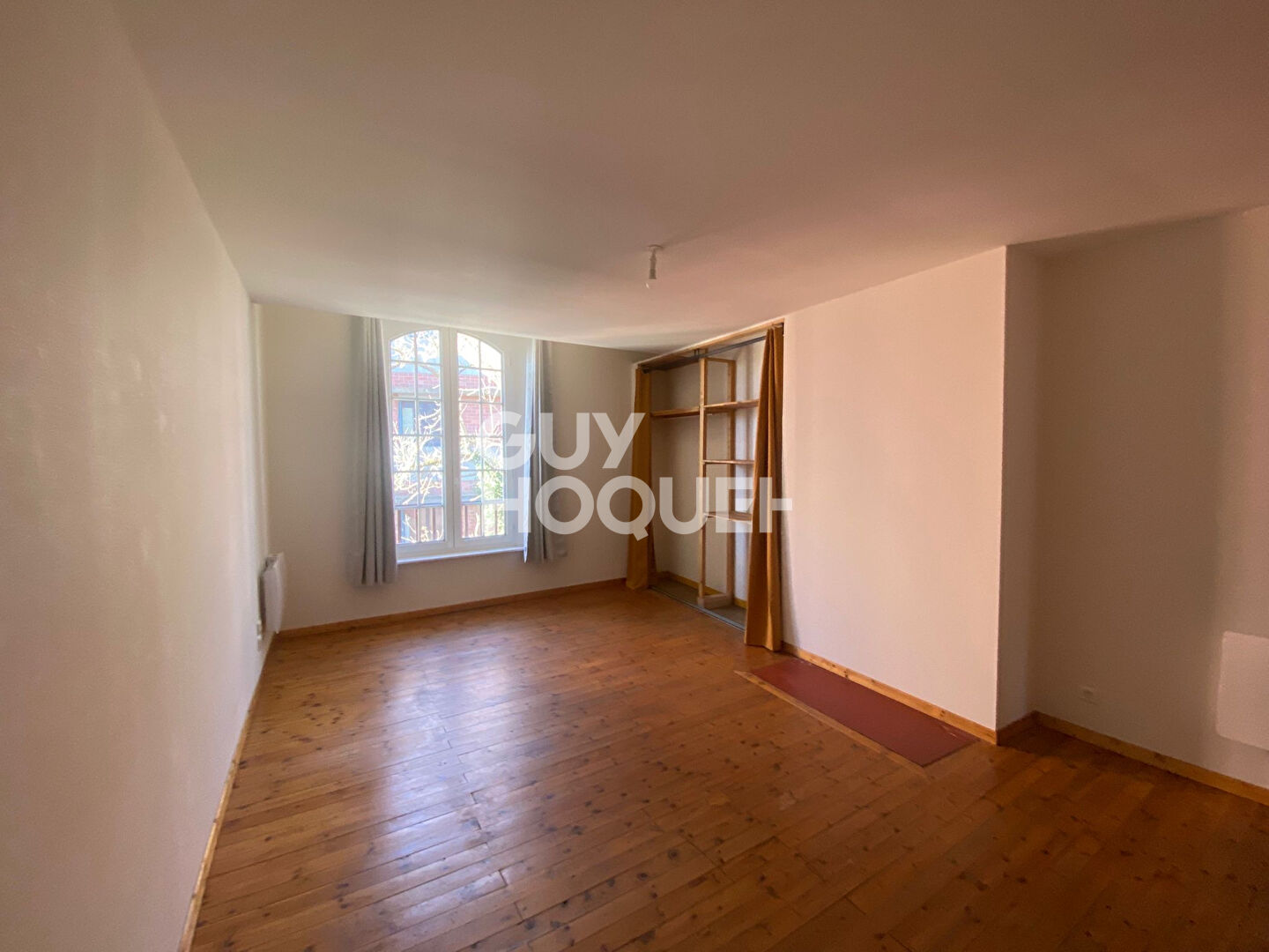 Appartement  2 pièce(s) + grenier aménageable!