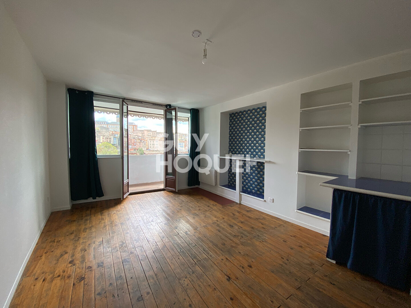 Appartement  2 pièce(s) + grenier aménageable!