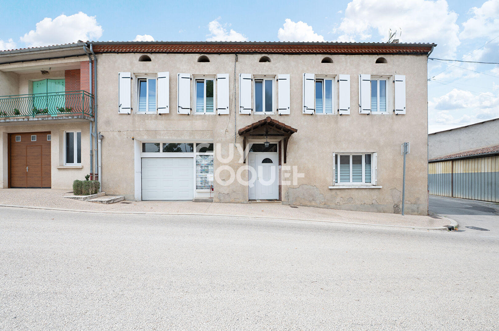 Maison de village rénovée, 7 chambres, Jardin, Garages