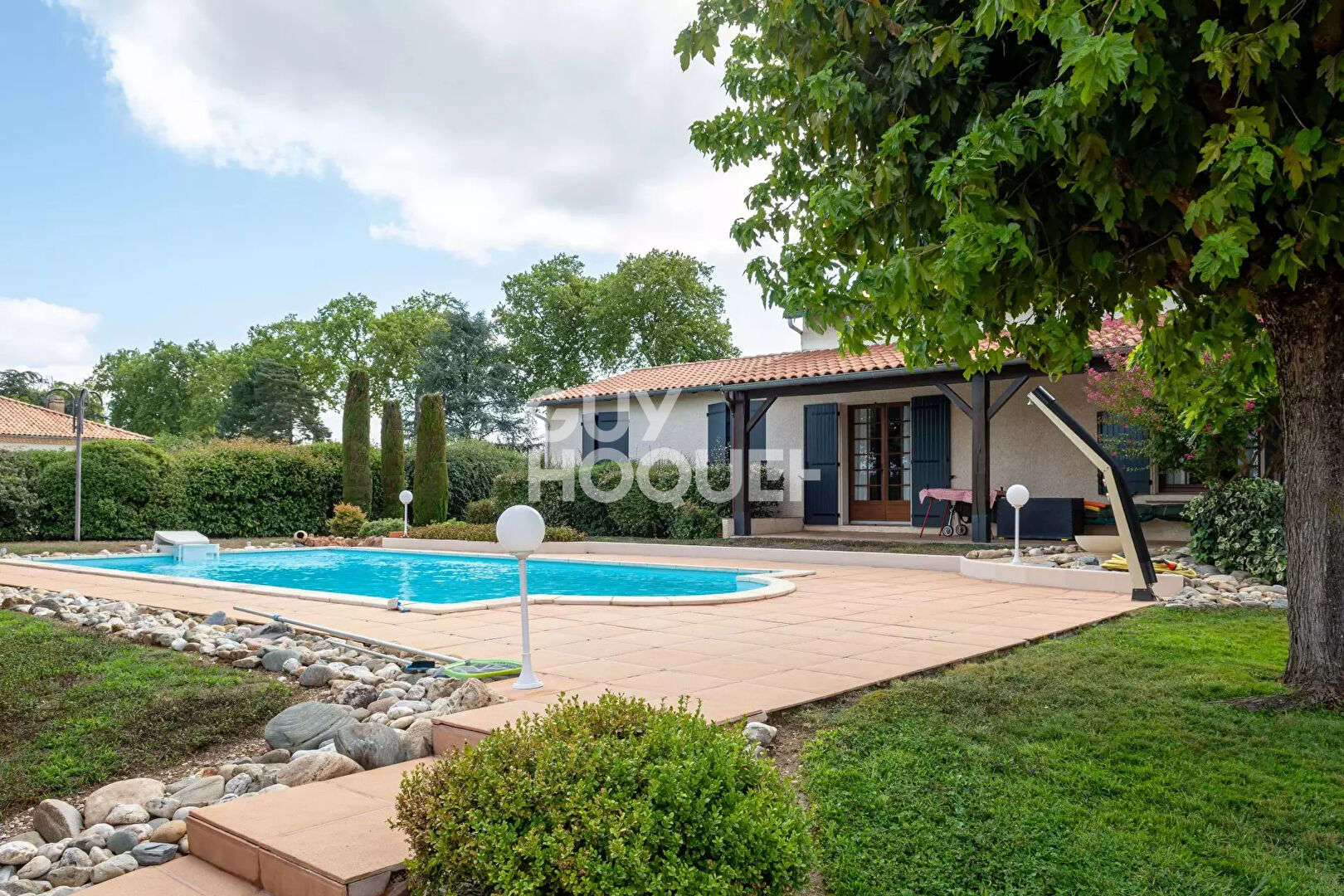 Maison familiale avec piscine et dépendance-  Secteur Brens / Gaillac