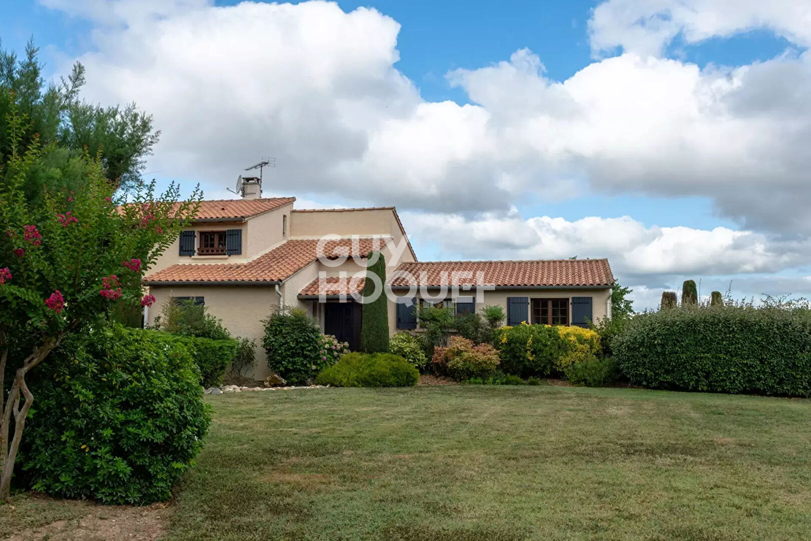 Maison familiale avec piscine et dépendance-  Secteur Brens / Gaillac