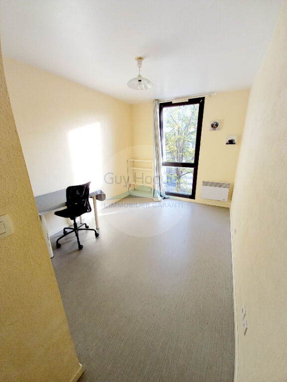 Studio face à la fac de droit