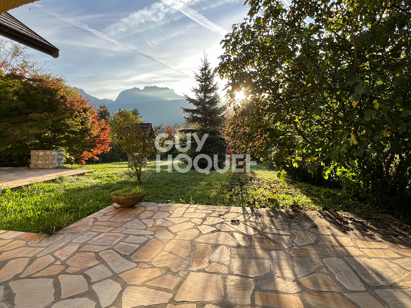 Maison mitoyenne à Saint-Jorioz avec grand jardin