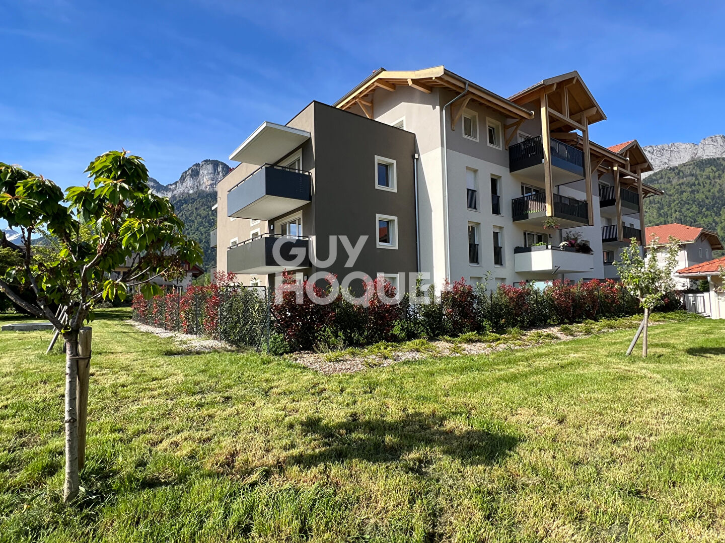 APPARTEMENT T2 EN REZ-DE-JARDIN - CENTRE VILLE DOUSSARD