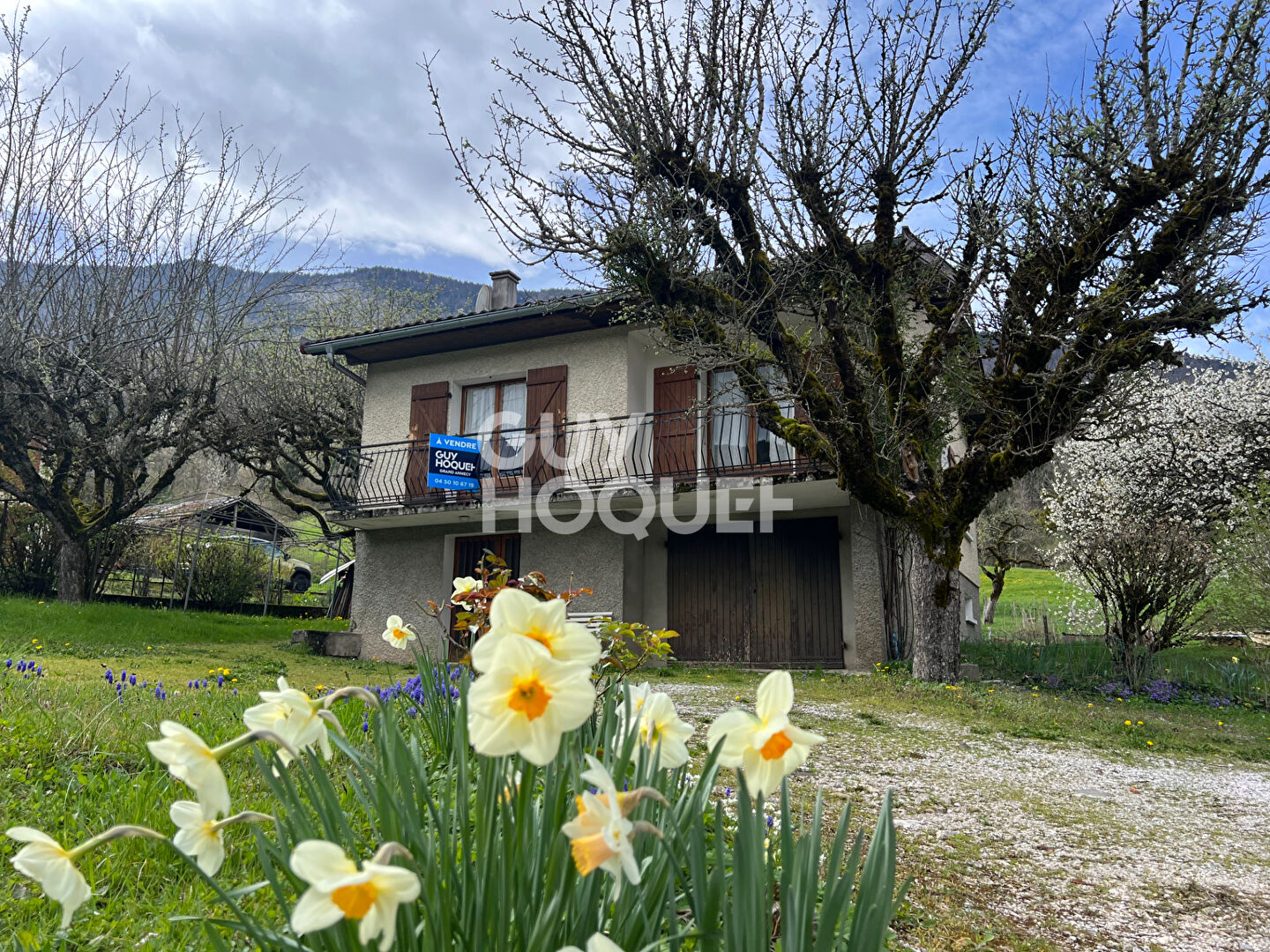 MAISON A ST-JORIOZ AVEC  GRAND TERRAIN PLAT AU CALME