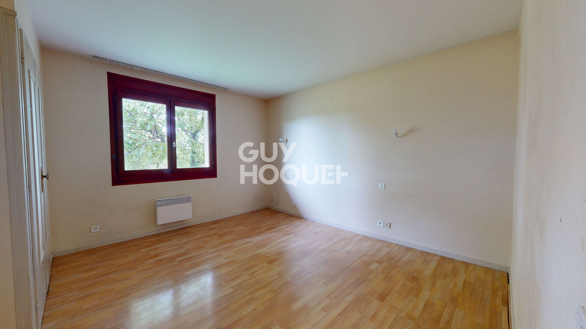 Appartement  5 pièce(s) - 4 Chambres et un bureau - 115 m²  (Carrez) - Grande Terrasse - Beau Potentiel