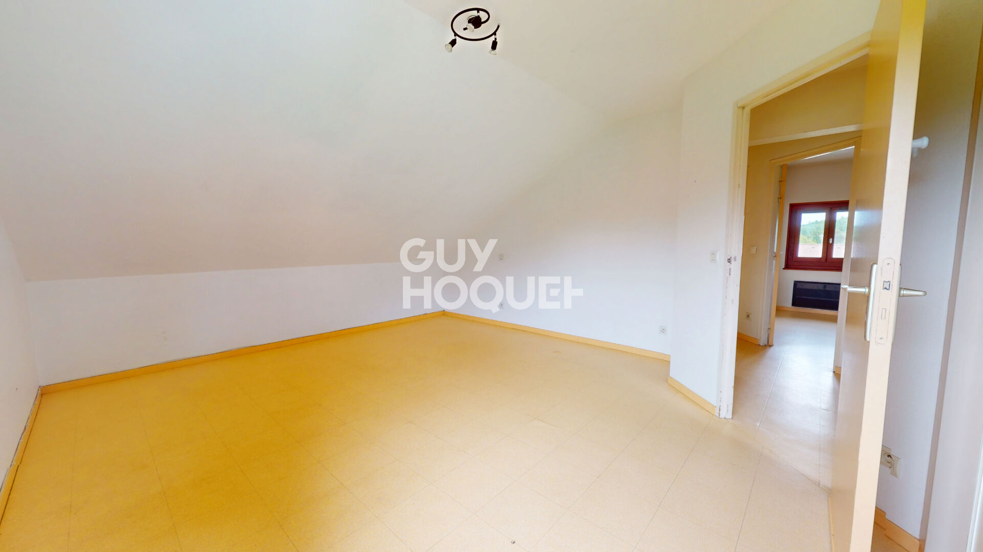 Appartement  5 pièce(s) - 4 Chambres et un bureau - 115 m²  (Carrez) - Grande Terrasse - Beau Potentiel