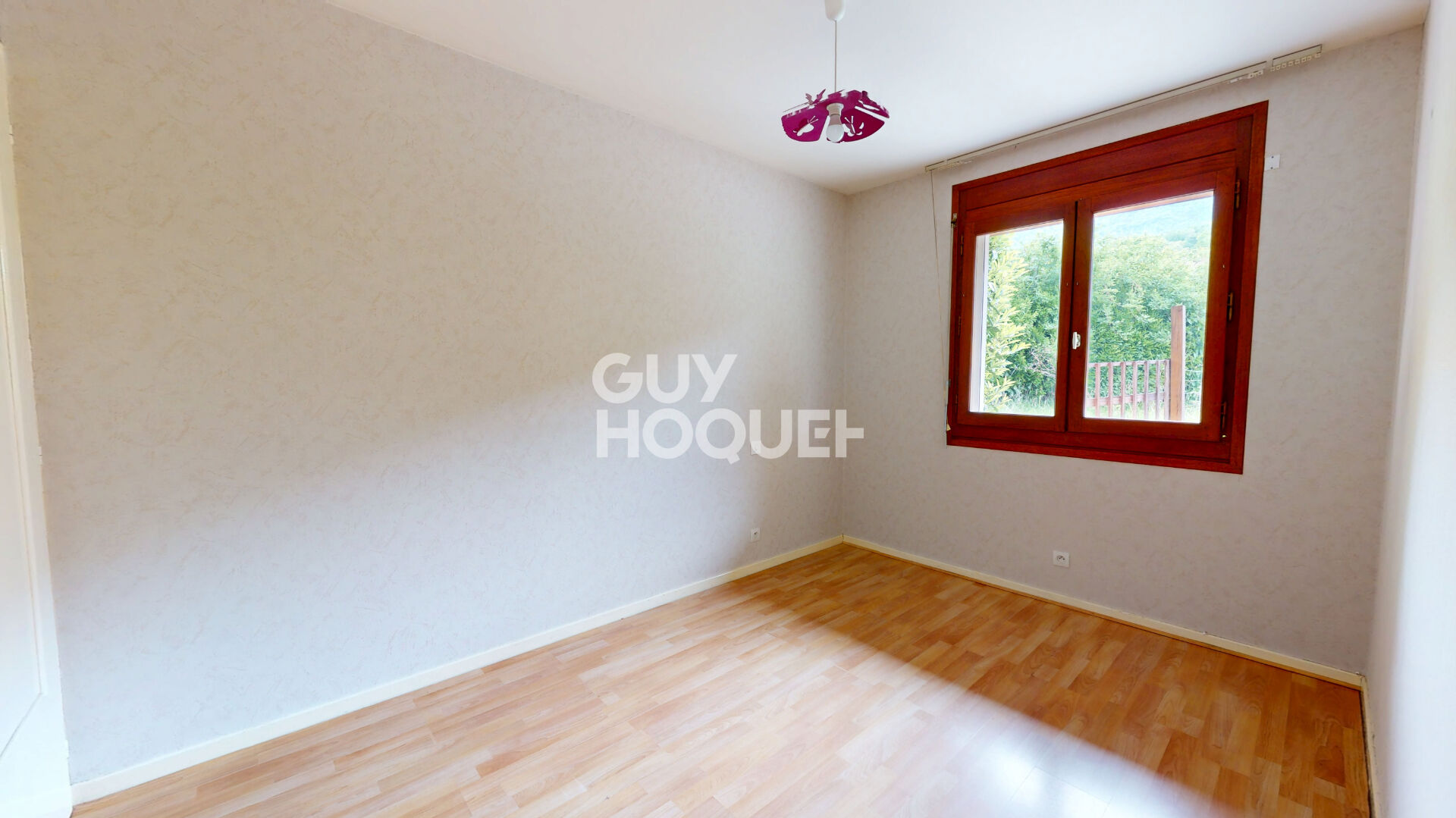 Appartement  5 pièce(s) - 4 Chambres et un bureau - 115 m²  (Carrez) - Grande Terrasse - Beau Potentiel