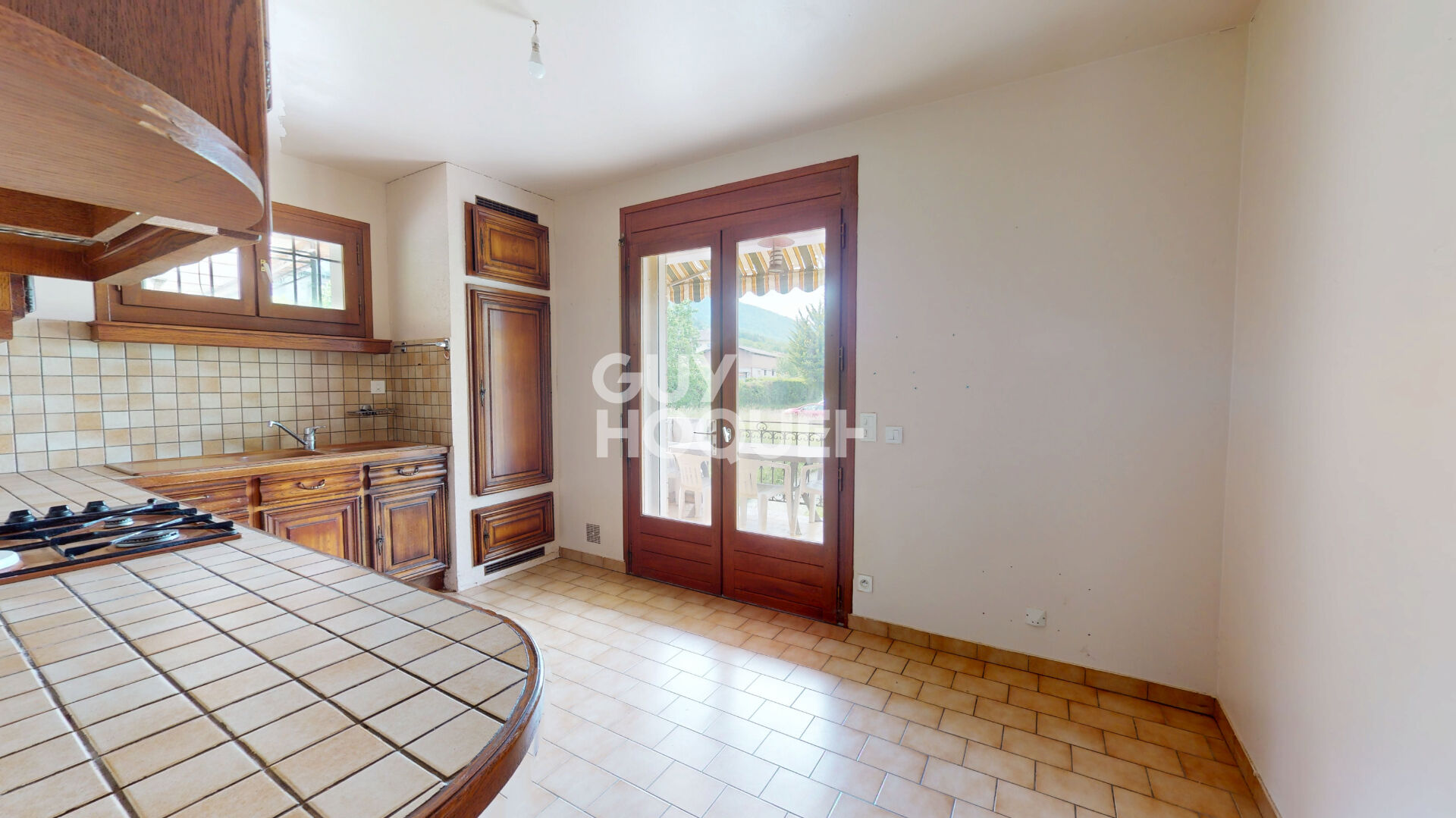 Appartement  5 pièce(s) - 4 Chambres et un bureau - 115 m²  (Carrez) - Grande Terrasse - Beau Potentiel