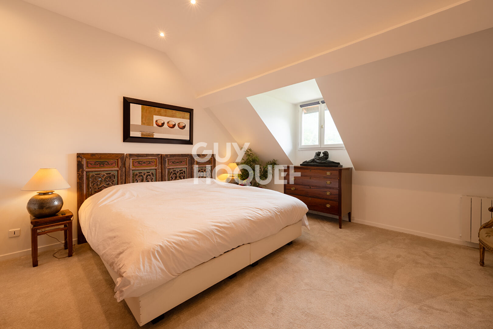 SÉVRIER ? SUPERBE APPARTEMENT AUX VOLUMES RARES, À PROXIMITÉ DU LAC