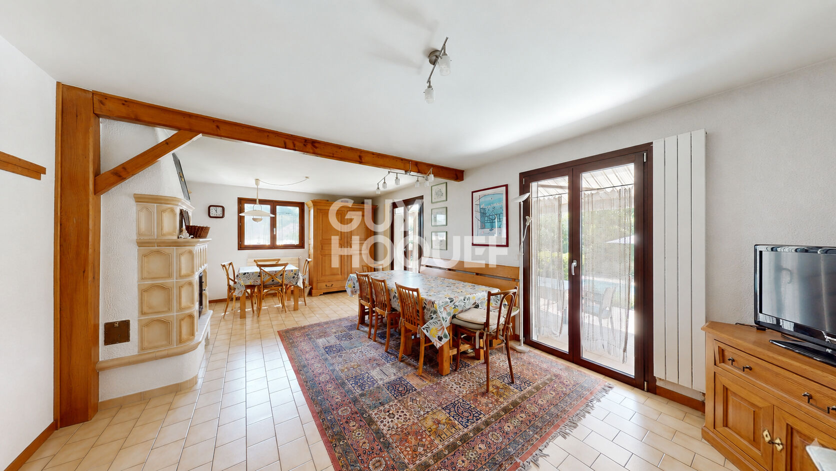 Maison familiale au calme avec piscine, grand terrain et sous-sol complet à Chavanod