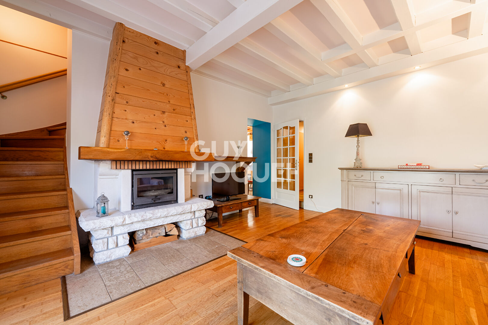 Le Noyer - Maison de caractère de 232 m² avec six chambres, dépendances et vue sur les montagnes 2