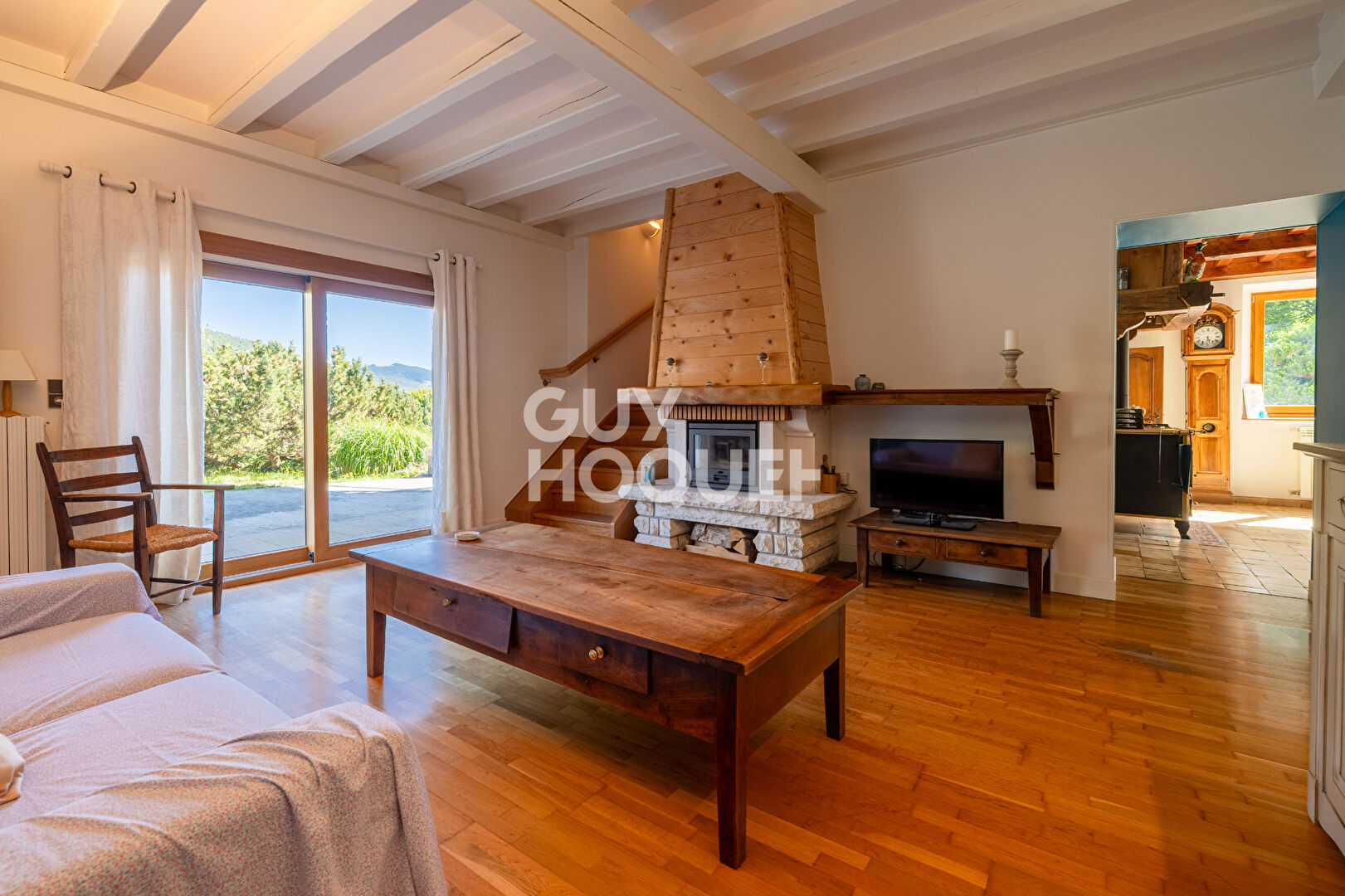 Le Noyer - Maison de caractère de 232 m² avec six chambres, dépendances et vue sur les montagnes 3