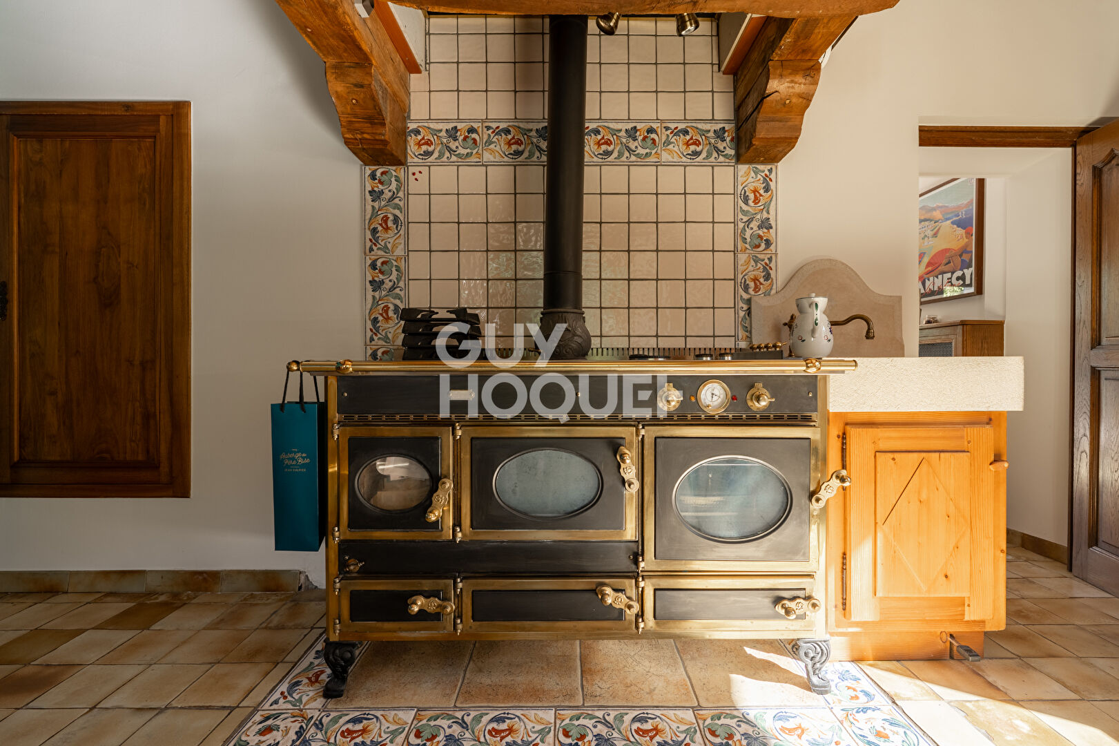 Le Noyer - Maison de caractère de 232 m² avec six chambres, dépendances et vue sur les montagnes 4
