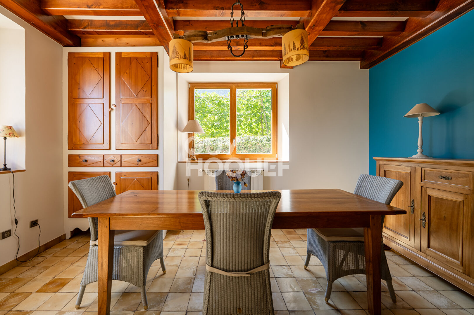 Le Noyer - Maison de caractère de 232 m² avec six chambres, dépendances et vue sur les montagnes 5