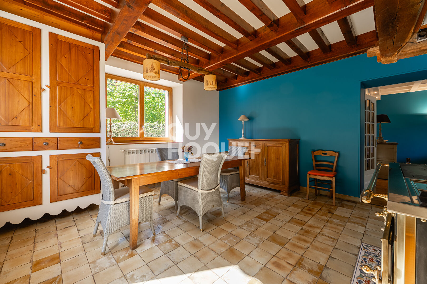 Le Noyer - Maison de caractère de 232 m² avec six chambres, dépendances et vue sur les montagnes