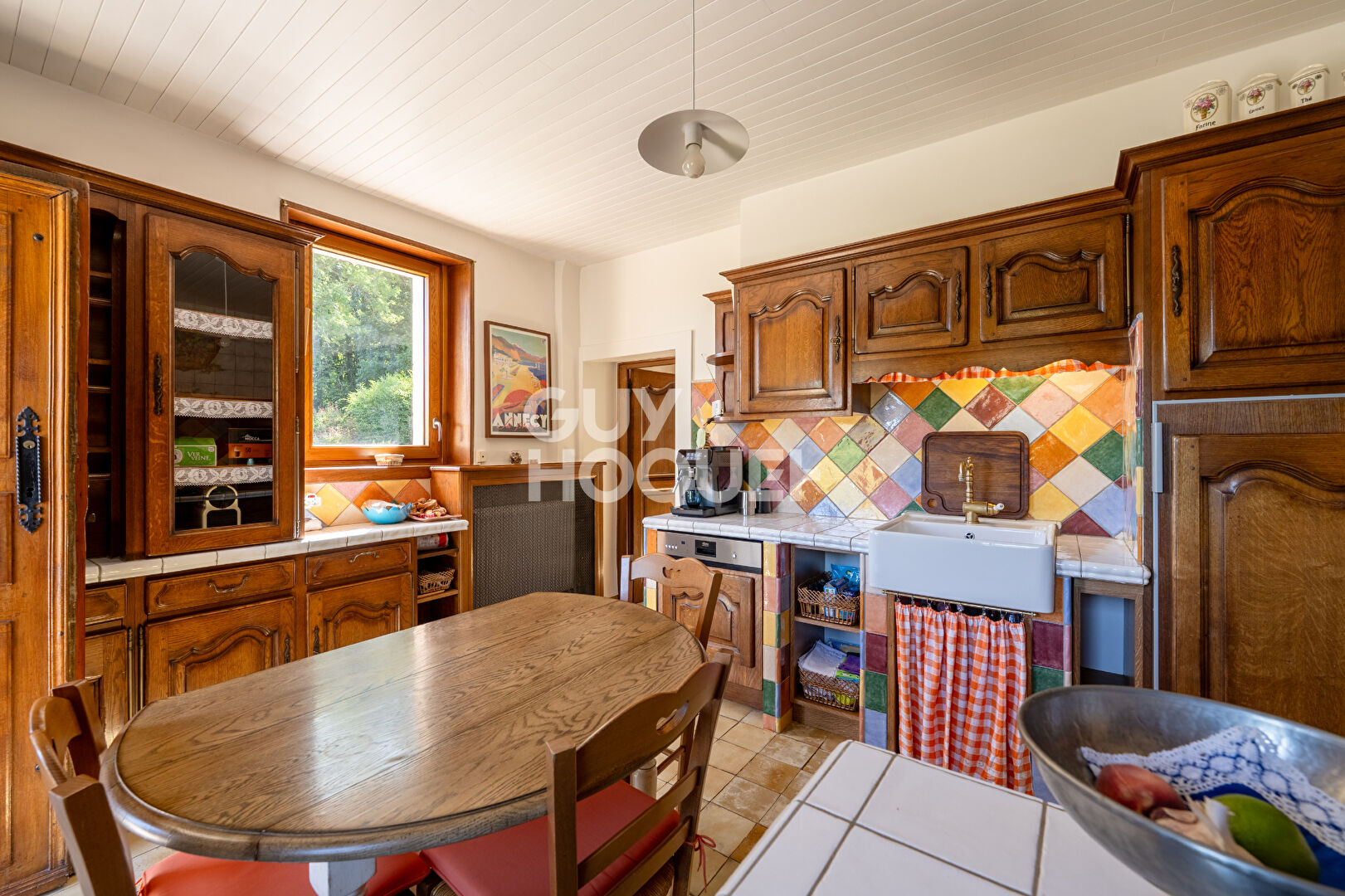 Le Noyer - Maison de caractère de 232 m² avec six chambres, dépendances et vue sur les montagnes