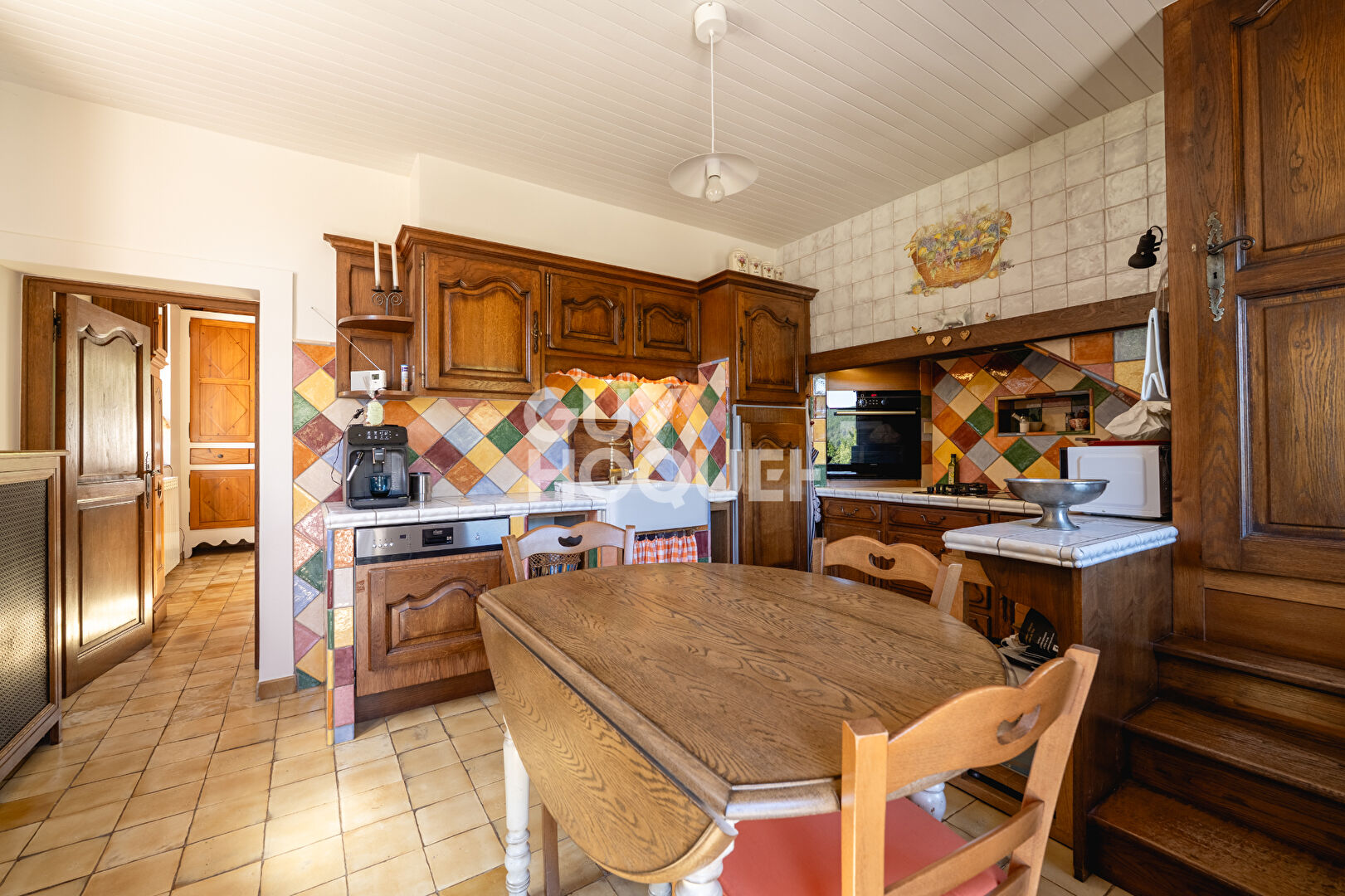 Le Noyer - Maison de caractère de 232 m² avec six chambres, dépendances et vue sur les montagnes