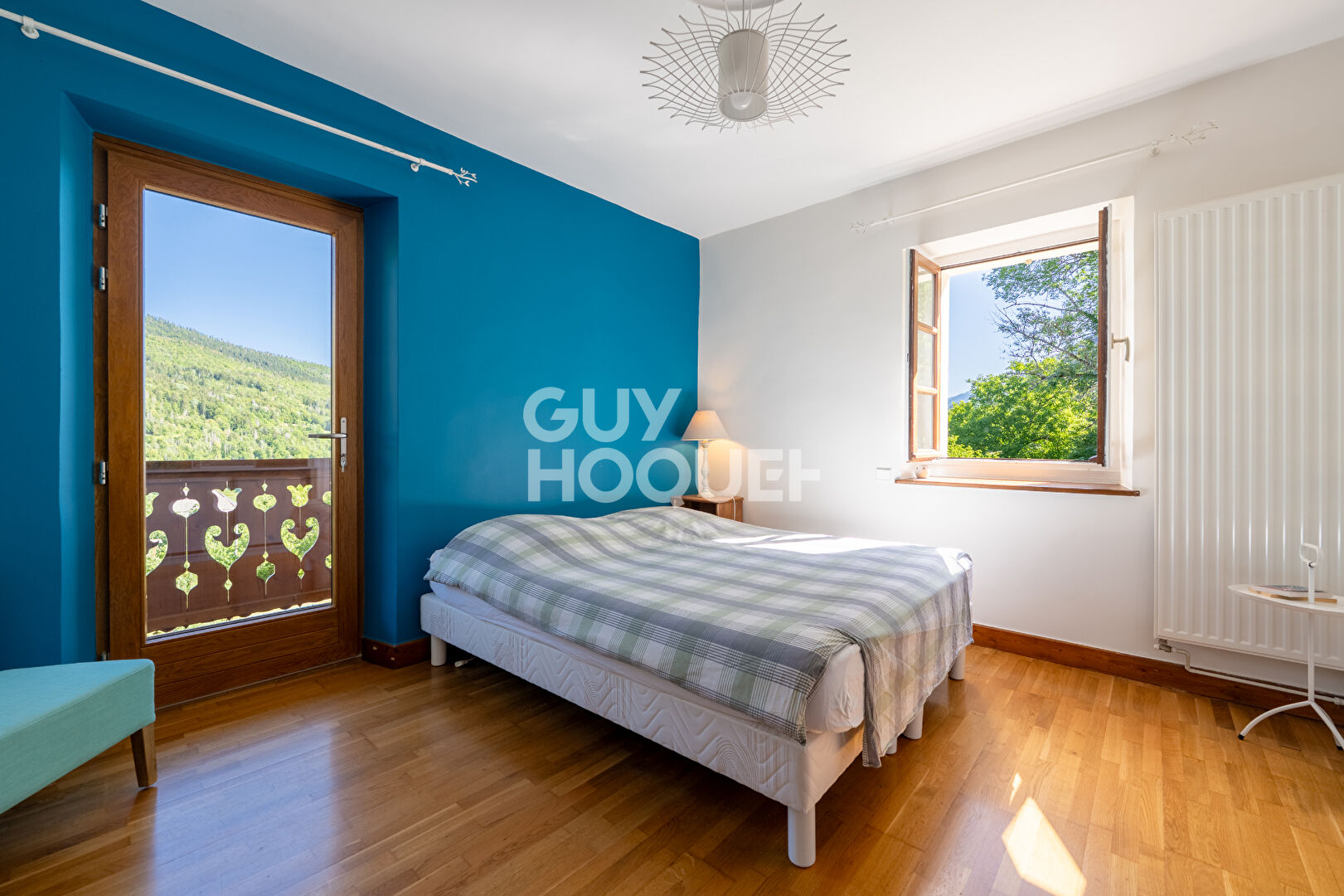 Le Noyer - Maison de caractère de 232 m² avec six chambres, dépendances et vue sur les montagnes