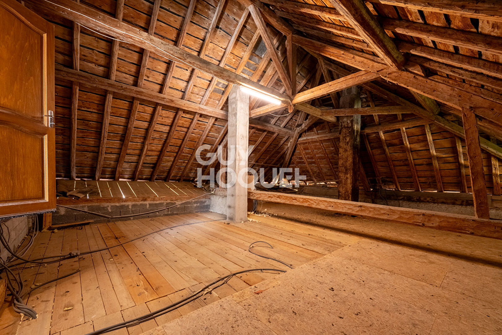 Le Noyer - Maison de caractère de 232 m² avec six chambres, dépendances et vue sur les montagnes