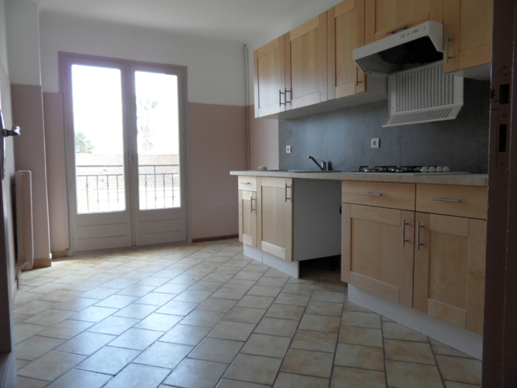Appartement T5 à louer à l'année à Saint Cyprien disponible Mi-Juillet.