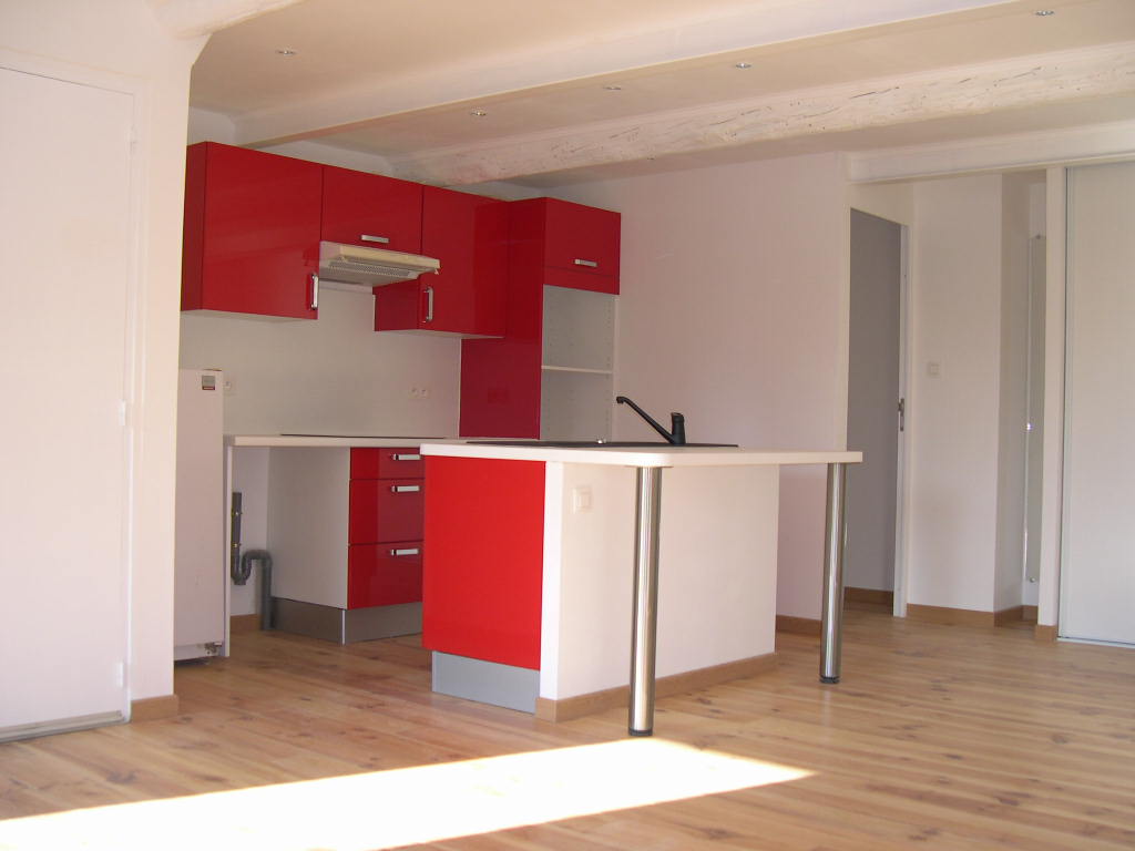 Maison de village avec garage. Surface utile 120m²