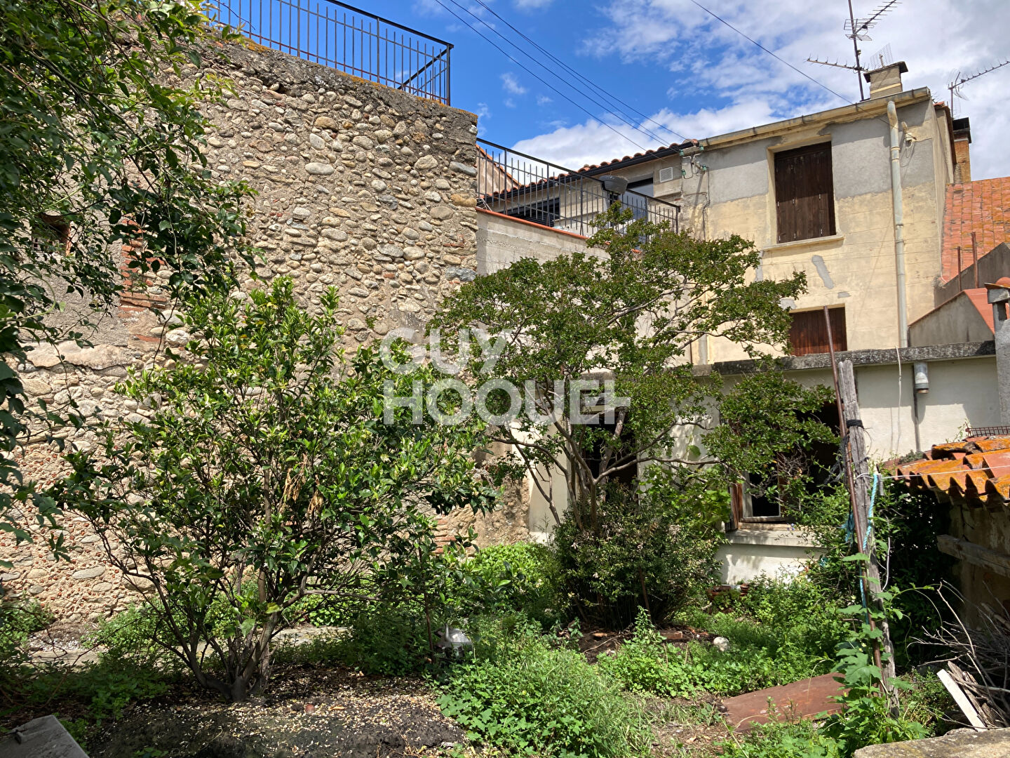 Maison  Type mas  2 faces  avec  jardin - CERET 66)