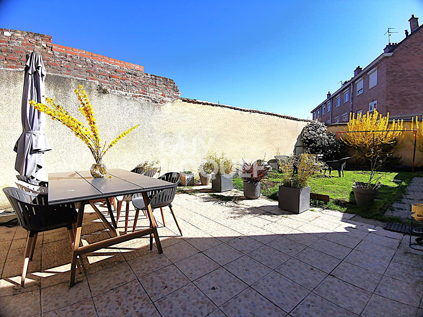 Exclusivité Guy Hoquet : Maison à vendre à Houplines, un véritable havre de paix à 243 300 