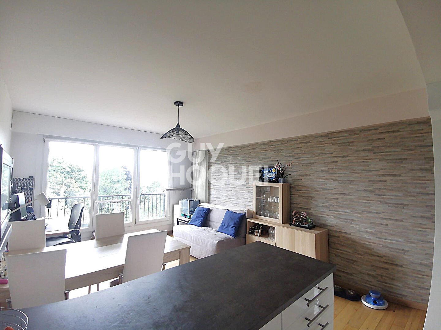 À vendre : Charmant appartement de 2 pièces à LA MADELEINE !