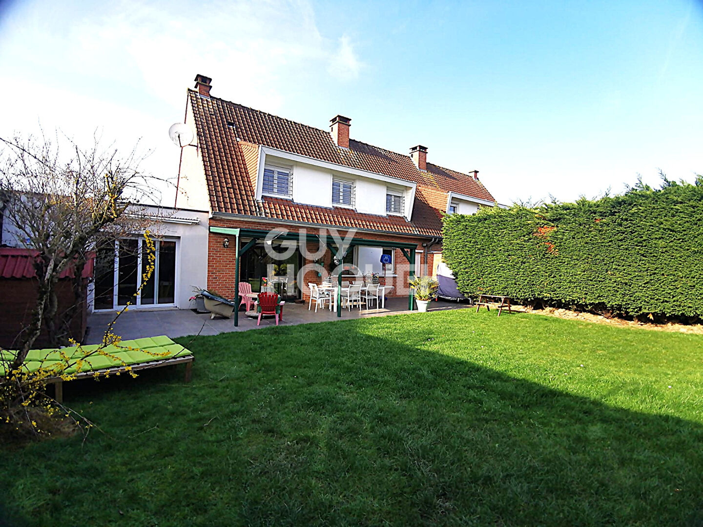 Maison familiale avec 5 chambres, garage et grand jardin