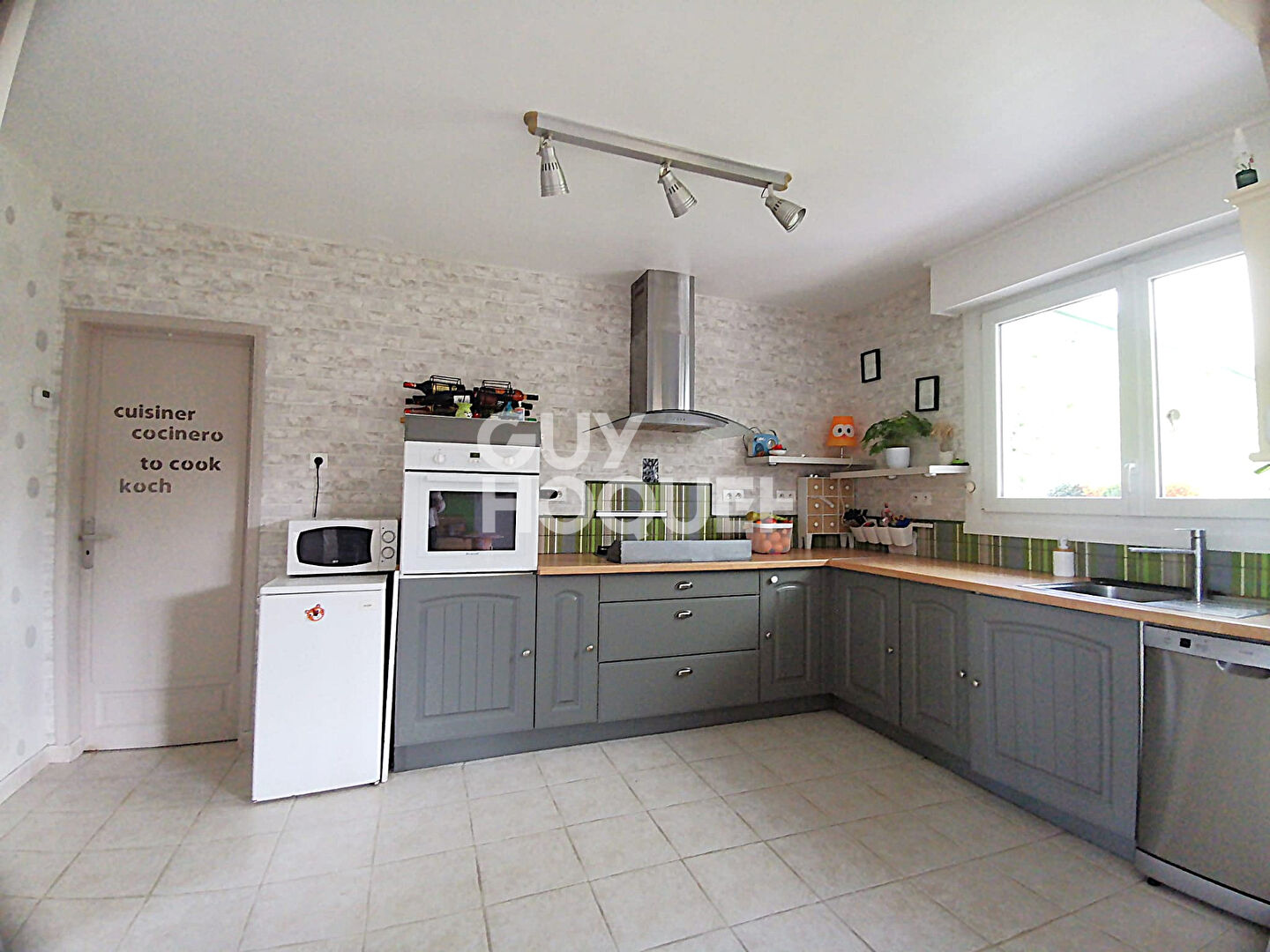 Maison familiale avec 5 chambres, garage et grand jardin