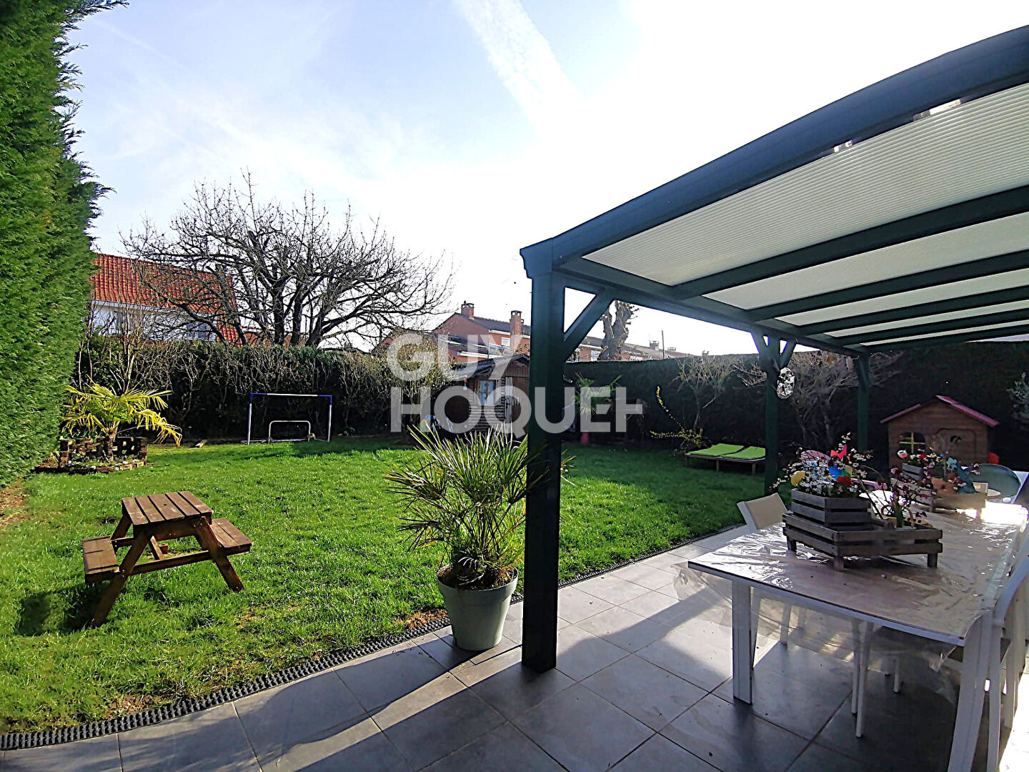 Maison familiale avec 5 chambres, garage et grand jardin