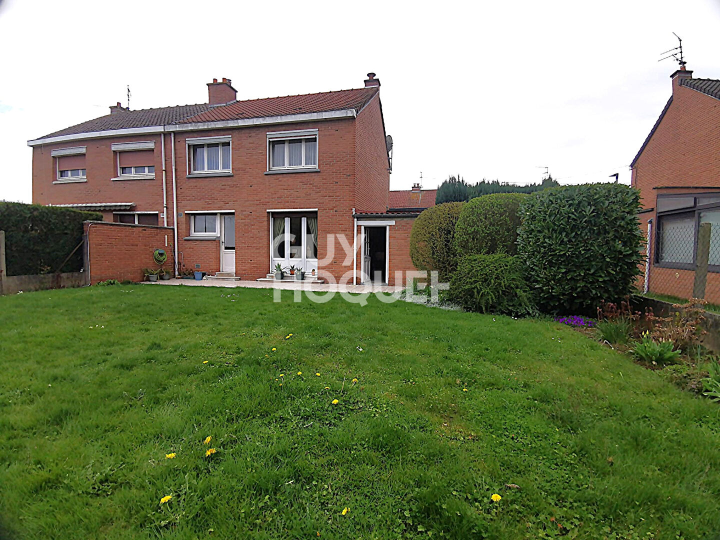Maison avec jardin et garage