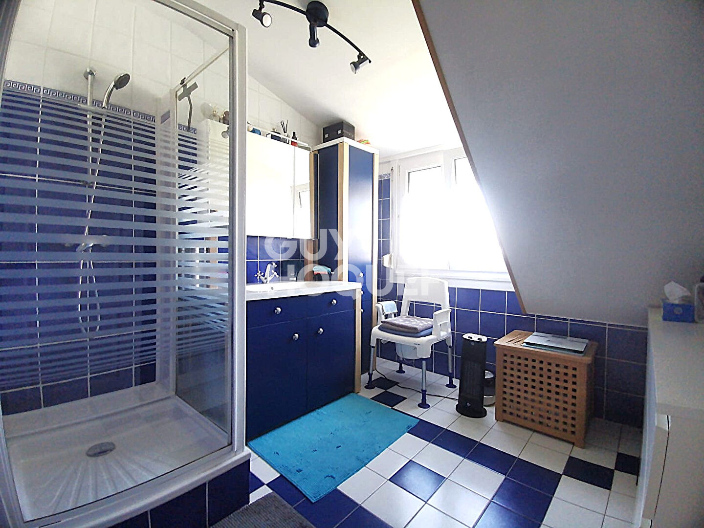 LEO LAGRANGE : maison avec jardin, garage & stationnement