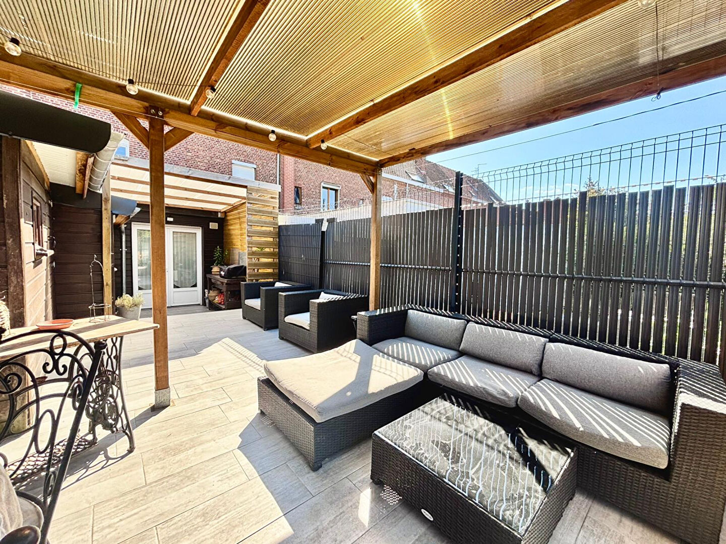 Maison lumineuse 101 m²  3 chambres + bureau et jardin .