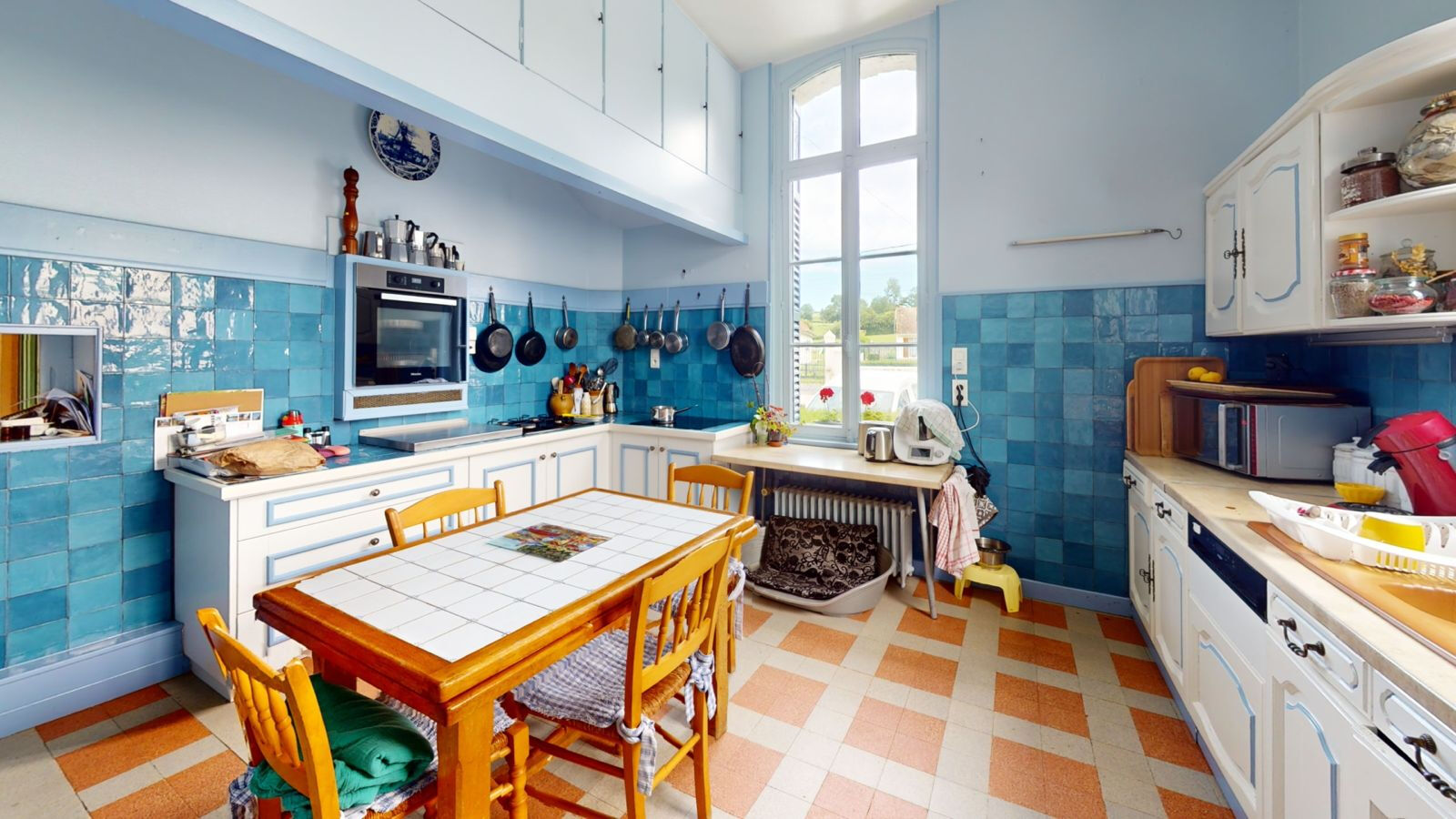 VENTE d'une propriété de 11 pièces (390 m²)