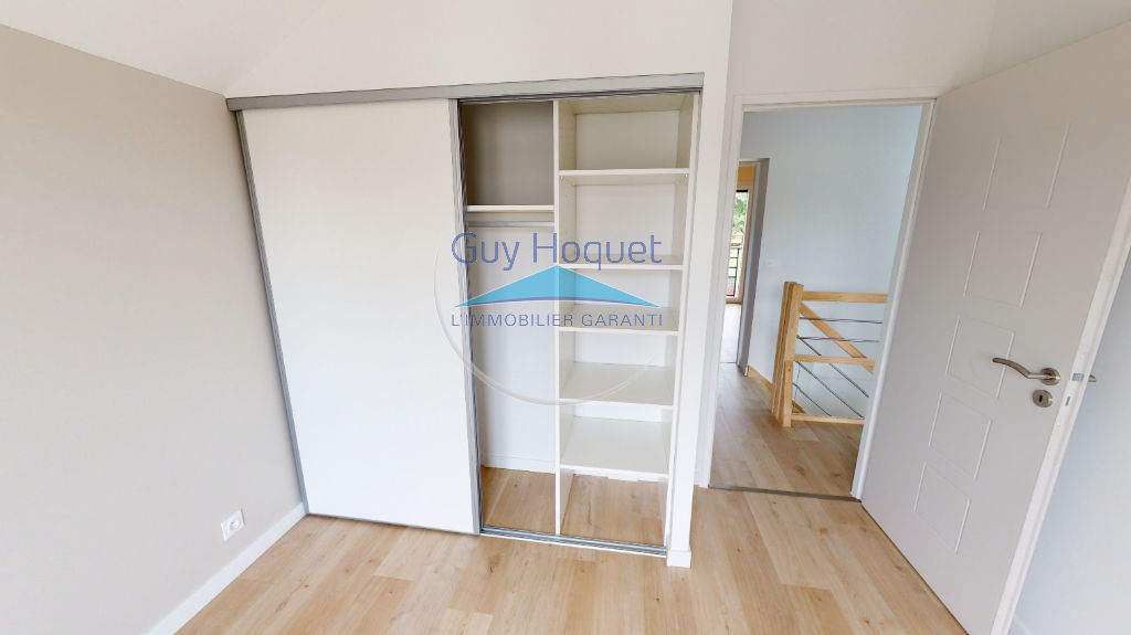 Maison à louer de 5 pièces à Siros, France