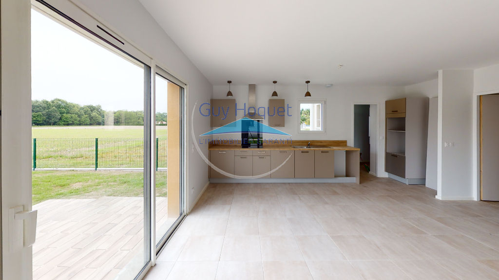 Maison à louer de 5 pièces à Siros, France