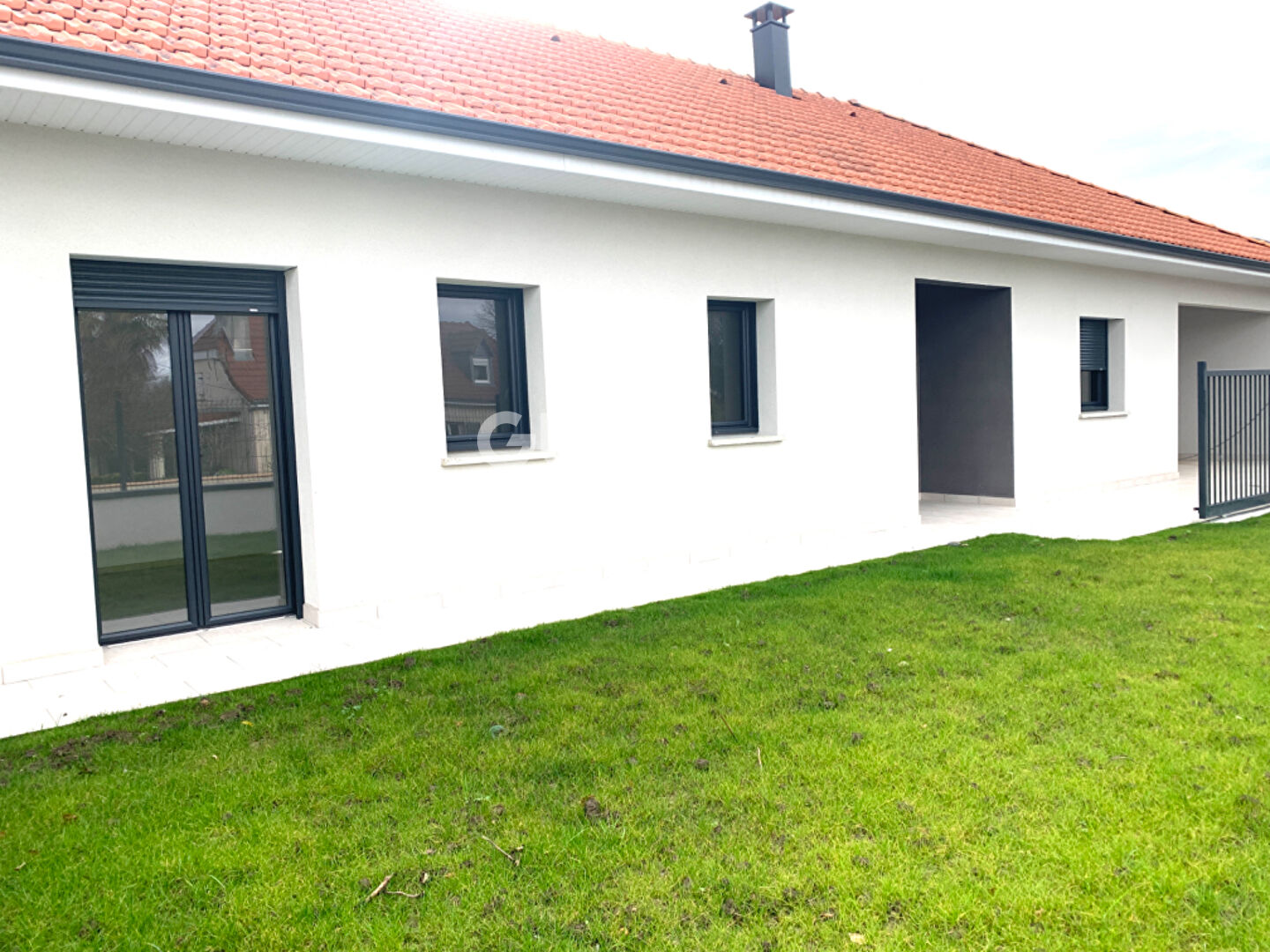 Maison Neuve - 3 chambres + 1 bureau avec piscine et garage