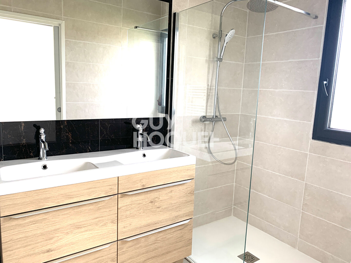 Maison Neuve - 3 chambres + 1 bureau avec piscine et garage