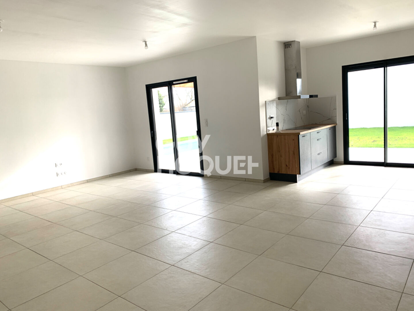 Maison Neuve - 3 chambres + 1 bureau avec piscine et garage